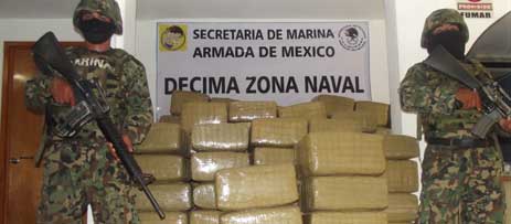 semar asegura en michoacan un camion transportando casi 800 kilos de presunta marihuana