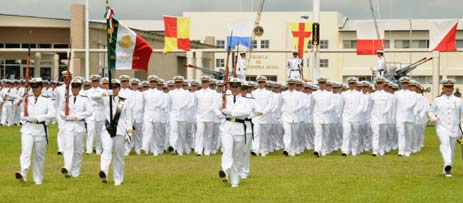relevo de escoltas en la graduacion de 101 alumnos de las escuelas de formación de la armada de méxico