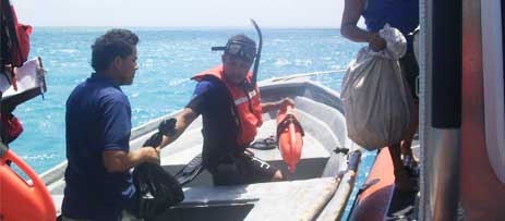 personal naval brinda apoyo en la mar
